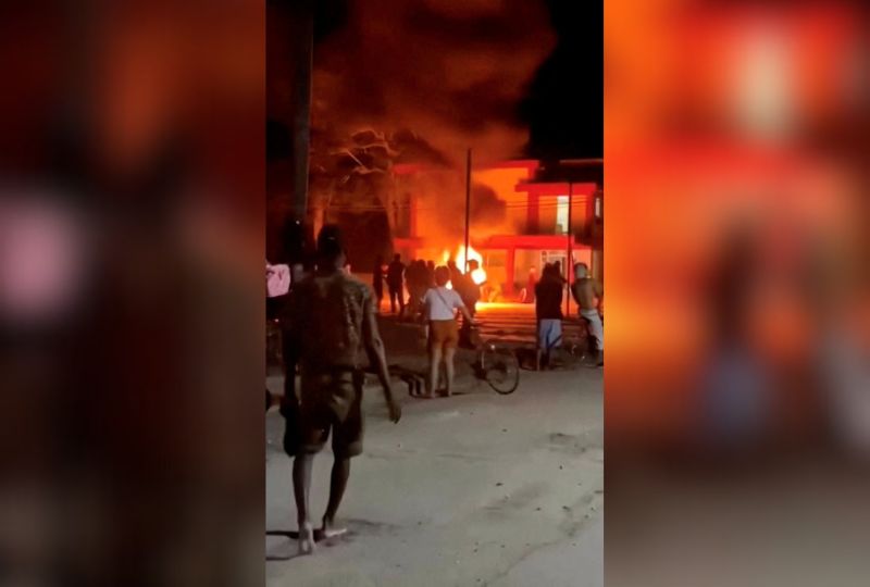 Protesters attack Cuba Communist Party office